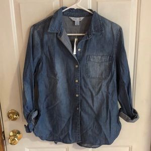 NWT Old Navy classic denim relaxed chambray shirt